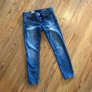 Distressed GAP 1969 Always Skinny Jeans